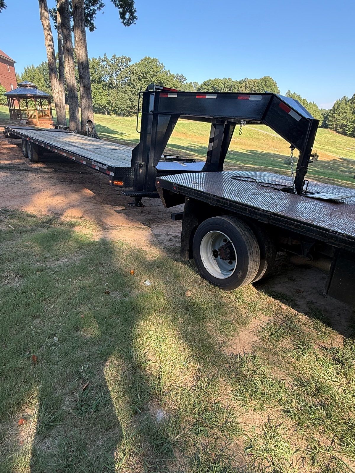 2024 Gator Made 8x35 gooseneck flatbed trailer in black, photo 3