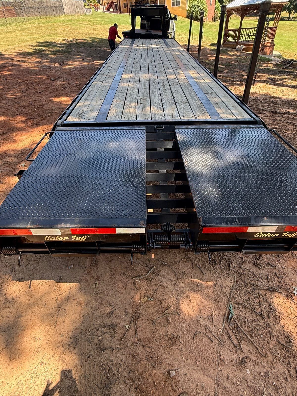 2025 Gator Made 8x40 gooseneck flatbed trailer in black, photo 3