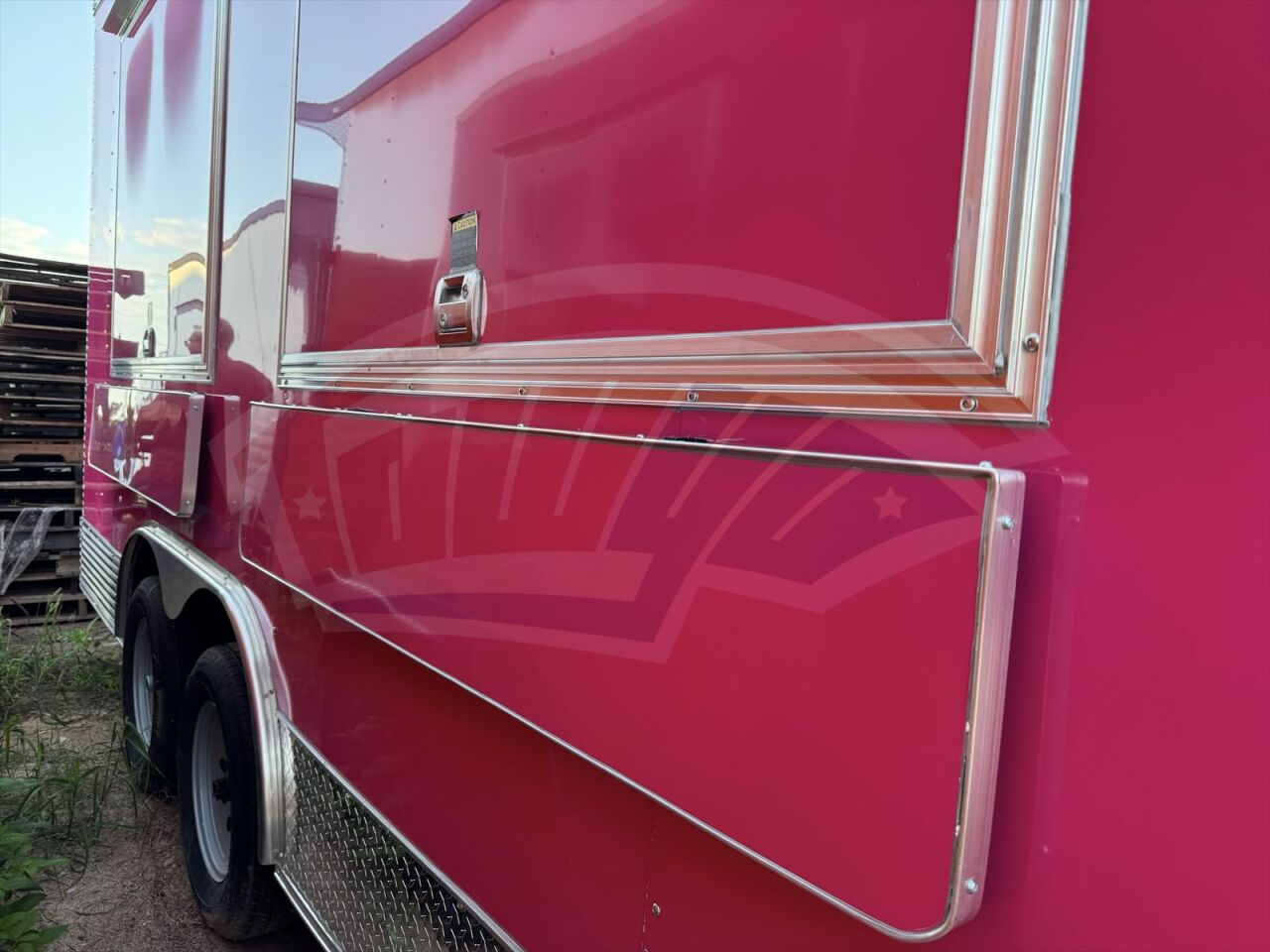 2026 Hook & Line 8.5x18 Cargo enclosed cargo trailer in pink, photo 2
